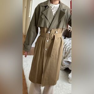 Trench coat. Brand new. Size S